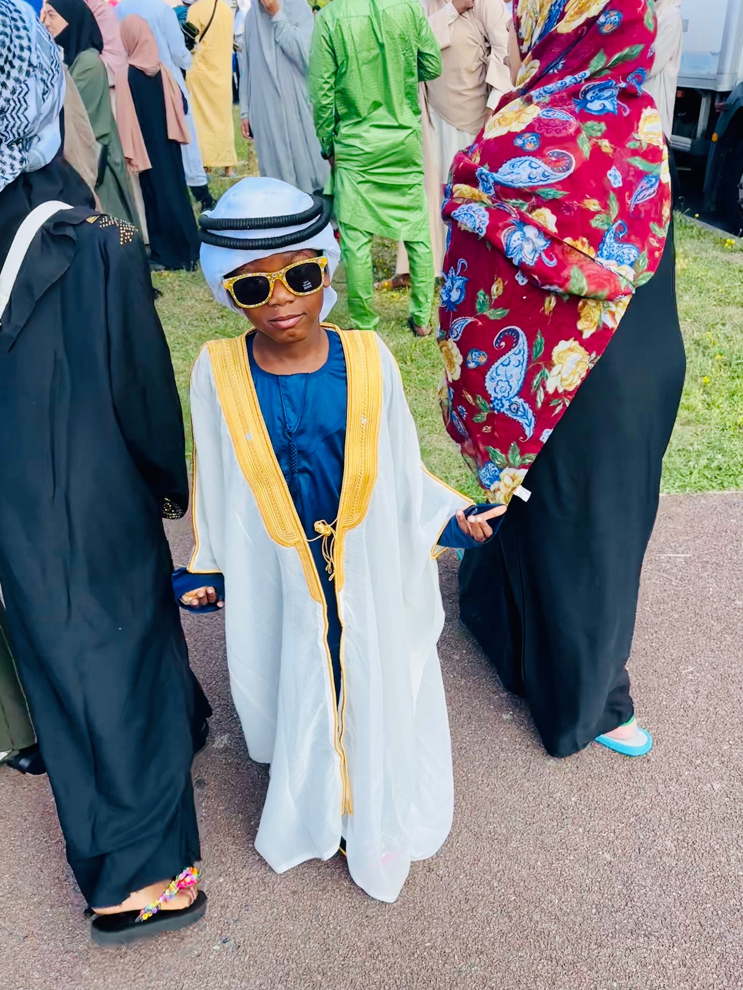 OVERCOAT SAUDI KID CREAM BISHT CLOAK - Arewa Collections