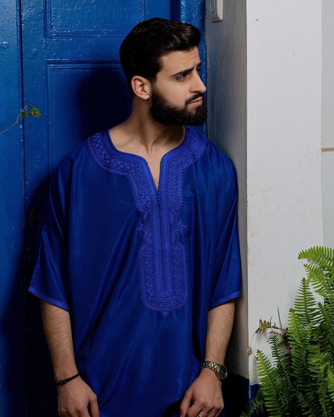 Gandoura marocaine en coton bleu royal soyeux au milieu