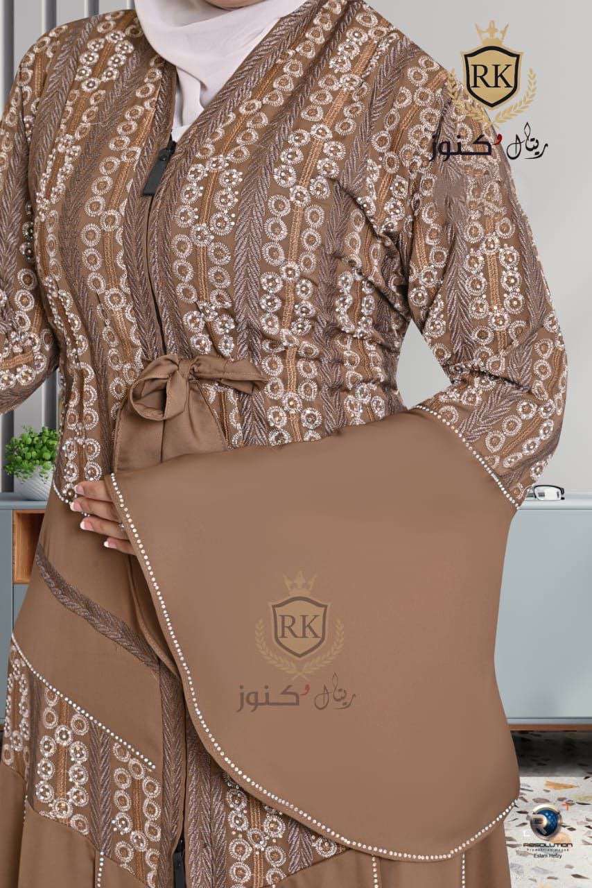a brown purse with a brown purse on it 