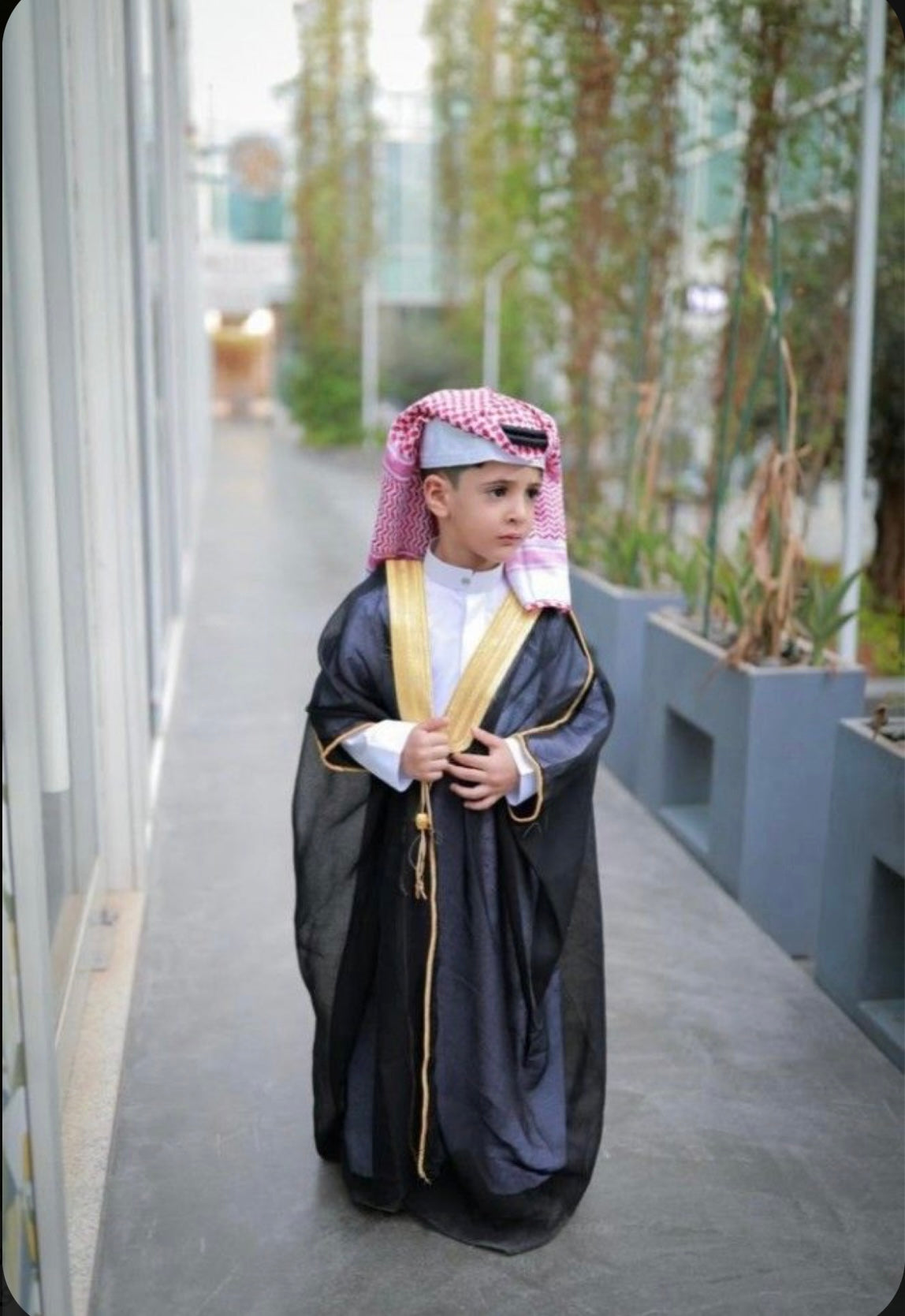 OVERTREKKE ARABISK KID SORT BISHT KAPPE