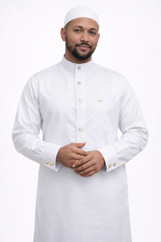 Al Maleek Saudi Premium White Thobe for Men – Gold Button Detail | Traditional Islamic Clothing | Elegant Kandura Dishdasha